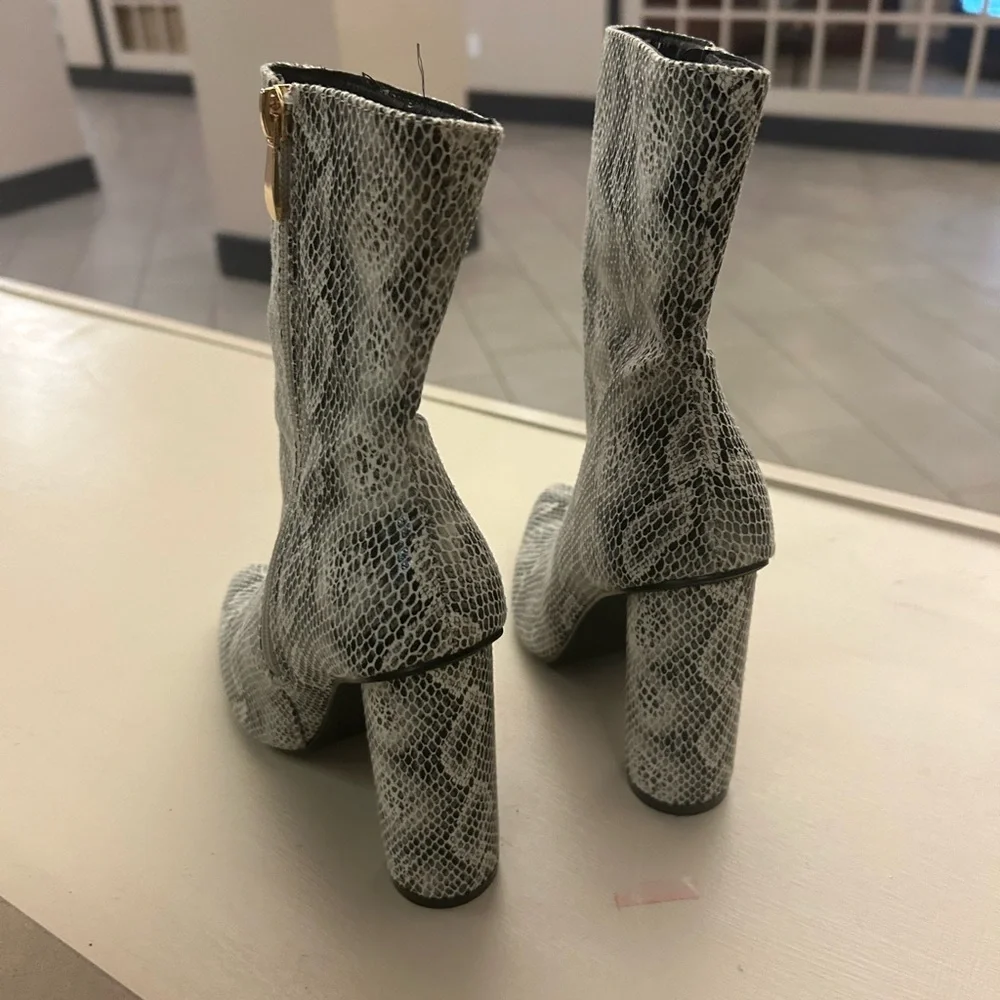 Booties Elegant Snakeskin Ankle  by Fashion Nova Los Angeles very clean-5 1/2 M - Picture 6 of 7